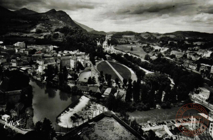 LOURDES - La Basilique, le Pont St-Michel, le Gave - Vue Générale