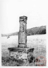Croix de chemin dédiée à Sainte Catherine de 1835 - Hameau de Basse-Parthe, commune de Boust (sur R.D. 57 menant de Breistroff à Boust, avant le pont du ruisseau de Boler)