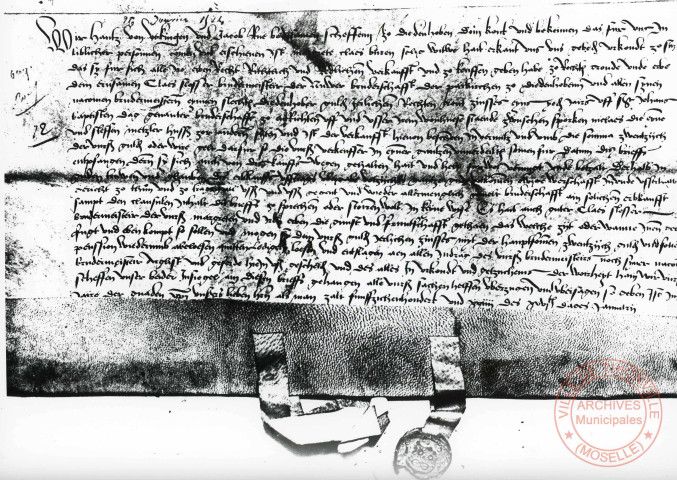 [Thionville, le 26 janvier 1524 (1525 n.s.). Deux échevins de Thionville attestent que Margrete, veuve Claes Buren a assigné au maître de la nouvelle confrérie un cens foncier d'un florin de Thionville sur sa maison, moyennant 20 florins droit de rachat]