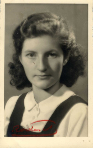 [Photographie d'une jeune femme]