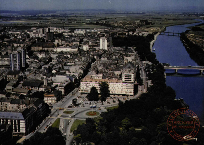 Thionville (Moselle) - Vue aérienne sur 'Les Nouvelles Galeries', le 'Concorde' et 'l'Européen'