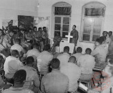 Les militaires américains du 257th SIG. Const. Assistent à un office religieux célébré par le sergent Charles H. Fitzerald, à Thionville, janvier 1945