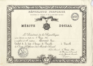 Mérite social décerné à Henri Léonard, président de la Caisse d'Epargne de Thionville