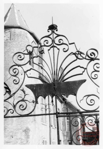 Grille actuellement placée 43 rue des Châteaux à Cattenom. Elle a été déplacée (entre 2010 et 2025), sur l'image elle était placée rue Victor Hugo