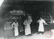 Epicerie "Médoc" successeur de "Forfer-Oury', 24 place du Marché, en 1912.