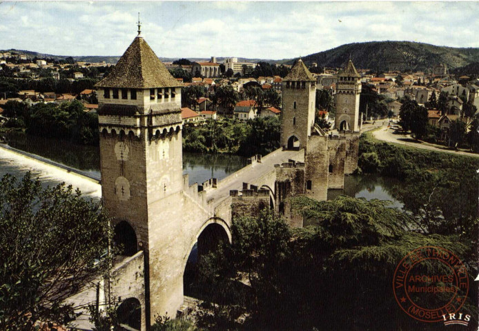 La Vallée du Lot. Cahors-en-Quercy. Vue Génerale et le Pont Valentré (XIV s.)