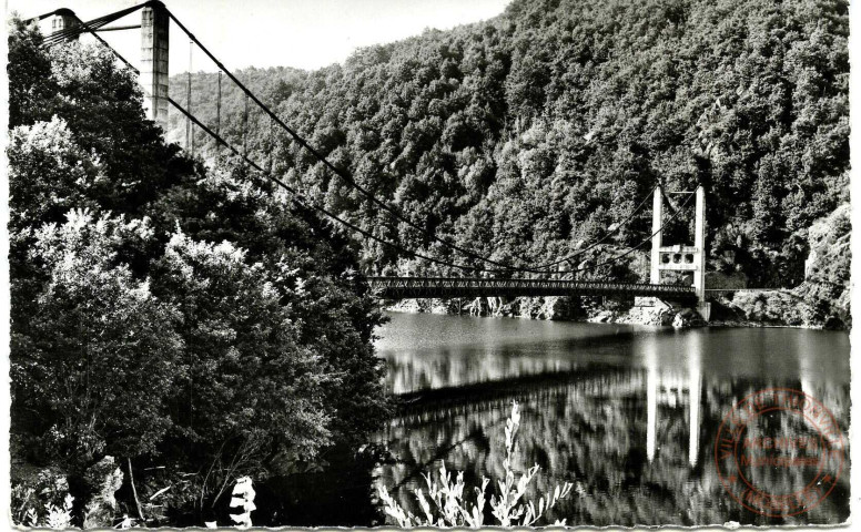 Route Touristique Neuvic (Corrèze) à Mauriac (Cantal) - Le Pont suspendu de Saint-Projet