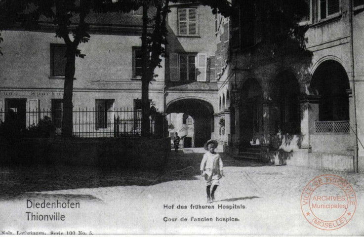 Diedenhofen = Thionville : Hof des früheren Hospitals = Cour de l'ancien hospice