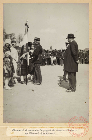 Remise du drapeau à la compagnie des sapeurs-pompiers de Thionville, le 25 mai 1922.