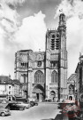 Sens (Yonne) - La Cathédrale - Construite à différentes reprises du XIe au XVIe s.