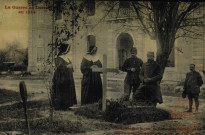 La Guerre en Lorraine en 1914. - Une tombe dans la cour du Château de Gerbéviller. (Elles soignent les blessés, elles prient pour les morts).