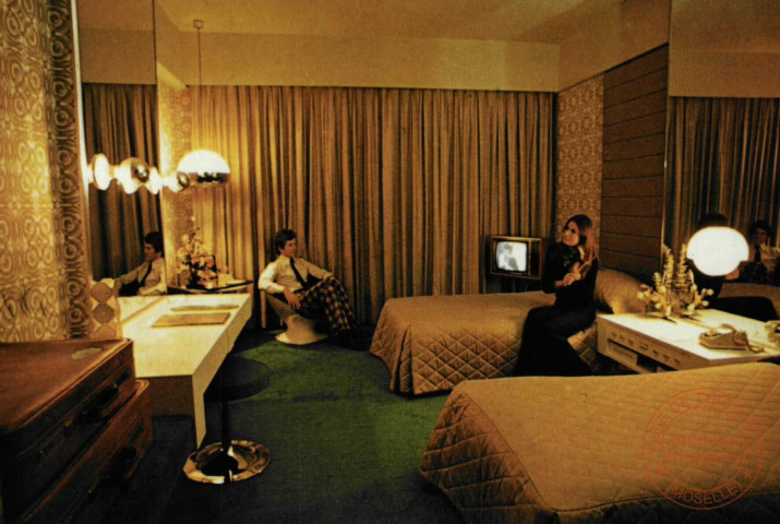 The Furama Hôtel. Double Bedroom.