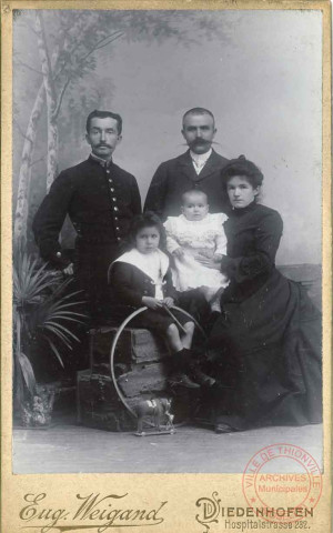 Portrait de famille en studio
