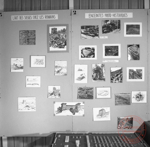 Exposition sur les fortifications à Thionville en 1970 par Georges Martig - Panneaux sur l'art des sièges chez les romains et les enceintes proto-historiques