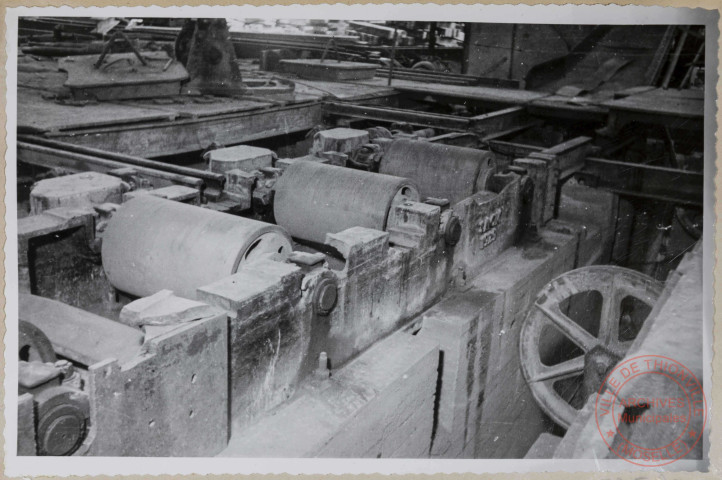 Longeron du train de rouleaux avant du blooming de 1030. Longeron cassé