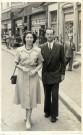 [Photographie d'un couple en ville dans les années 1950]