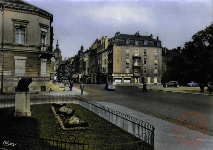 Thionville (Moselle) - Place de la république et Rue de Paris