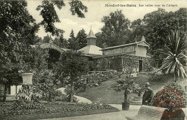 Place des jeux.-Les Halles vues de l'Albach.