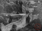 Vue aérienne des remparts et du château de Rodemack