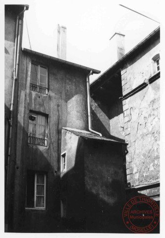Cour du Mersch, façade XVIIIe et tourelle - Thionville