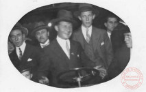[Groupe d'hommes portant un chapeau - Roussy-le-Village]