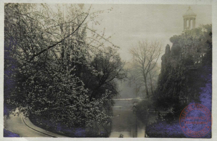 Le Parc des Buttes-Chaumonts.