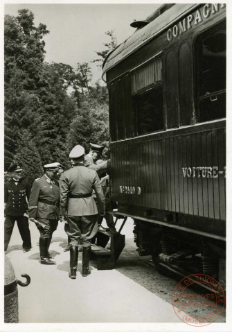 Compiégne 1940. Die Führer begibt fich in den historischen Wagen