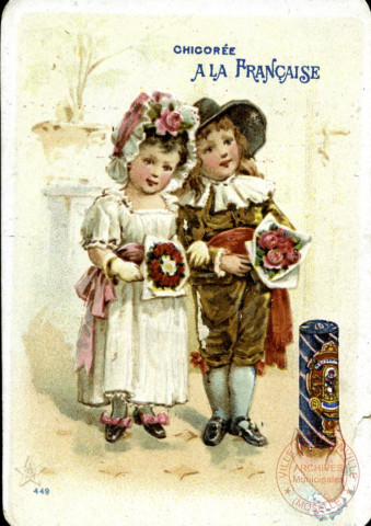 Enfant: garçon et fillette en costumes.