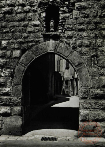 VENCE (ALPES-MARITIMES) Porte de Signadour (XIII Siècle)