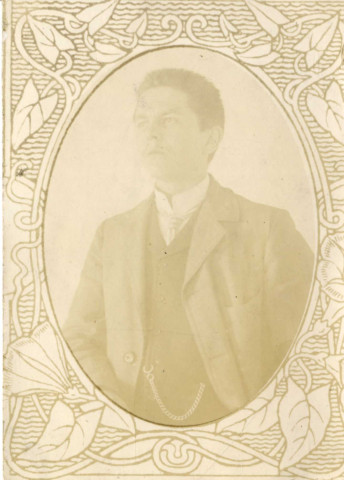 [Portrait de Léon Martha, fils d'Ernest Martha, dans les années 1910]