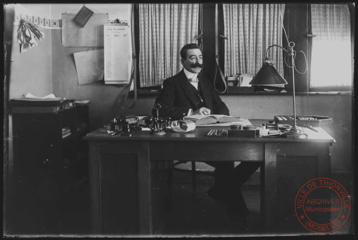 Hayange - Mars 1917 - Portrait de François de Wendel à son bureau