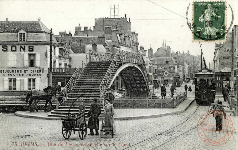 Reims. - Rue de Vesle. Passerette sur le Canal.