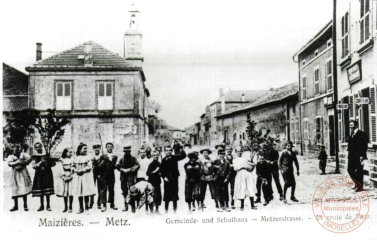 Maizière les Metz - Gemeinde-und Schluhaus - Metzerstrasse / La Route de Metz