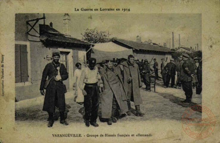 La Guerre en Lorraine en 1914.- Varangéville.- Groupe de Blessés français et allemands