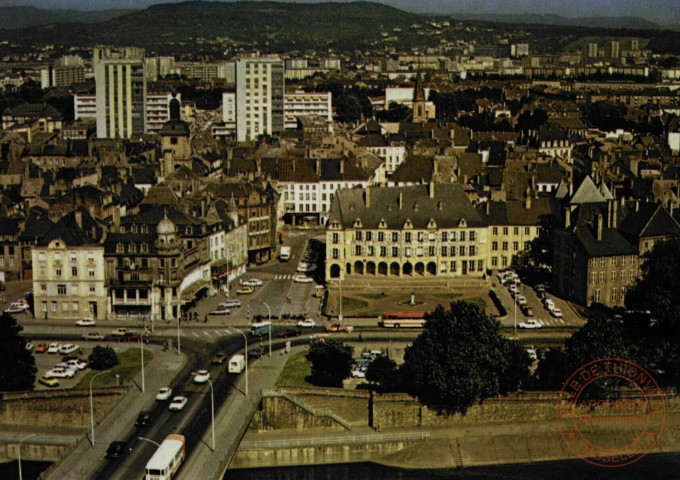 Thionville - Vue Générale - La Mairie au 1er plan