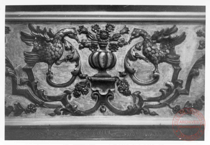 Détails de l'autel de l'église Saint-Denis de Roussy-le-Village