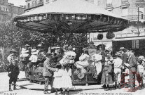 Cartes d'Autrefois (1890-1920) - Loisirs - Fête Foraine - Un manège de bicyclettes