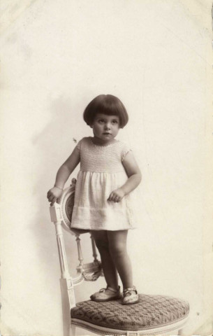 [Photographie de la petite Mady Martha fille d'Yvonne Hourte épouse de Léon Martha]