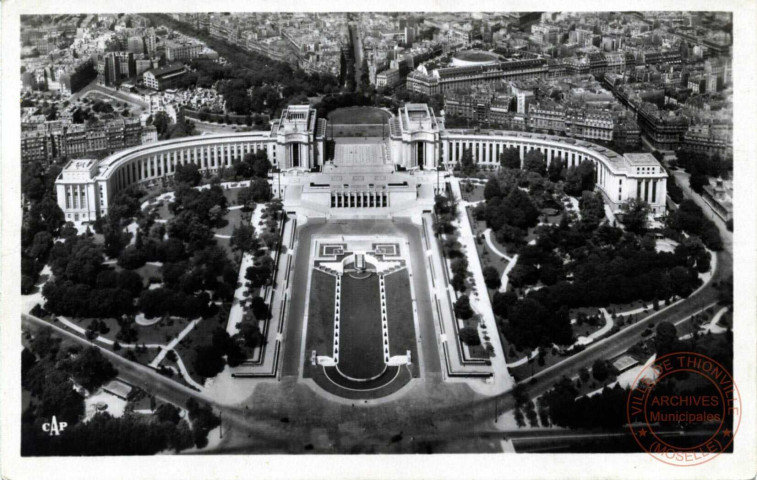 Paris - Le Palais de Chaillot vu de la Tour Eiffel