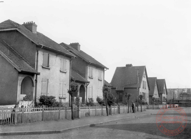 Cité des laminoirs, route de Manom