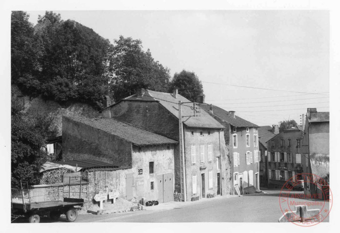 Entrée de la rue du Général Simmer à Rodemack, à l'angle de la rue de Thionville
