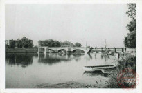 Le pont des alliés en construction depuis la rive droite