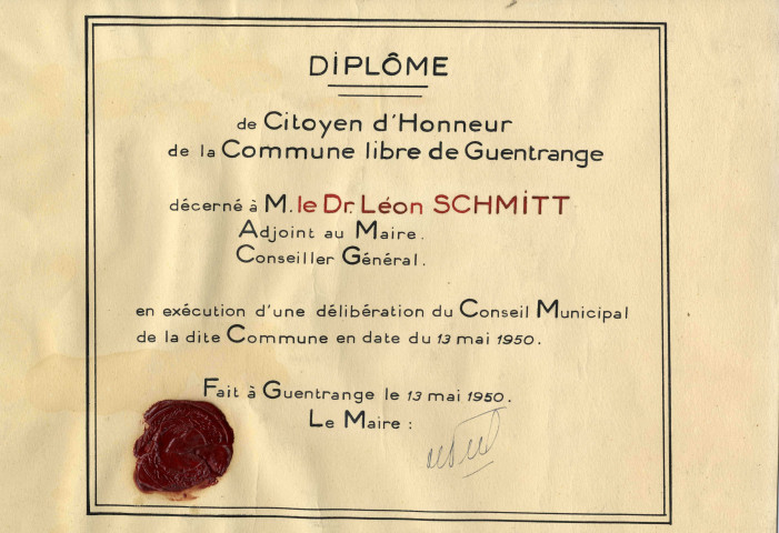 Diplôme de Citoyen d'Honneur de la Commune libre de Guentrange décerné à Mr le Dr Léon Schmitt, adjoint au maire et conseiller général, en exécution d'une délibération du Conseil municipal de la dite Commune en date du 13 mai 1950.