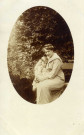 [Photographie de Louise Martha épouse de Jules Massonnet et son fils Jean Massonnet dans les années 1900]
