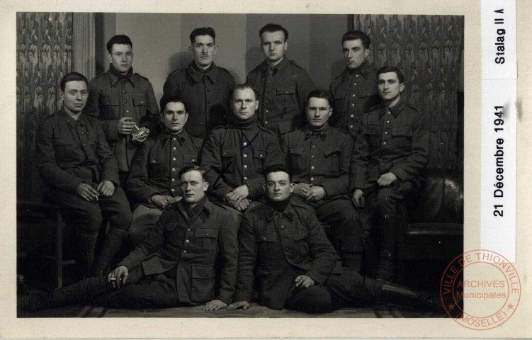 [Photographie d'un groupe de prisonniers de guerre français en Allemagne en 1941]