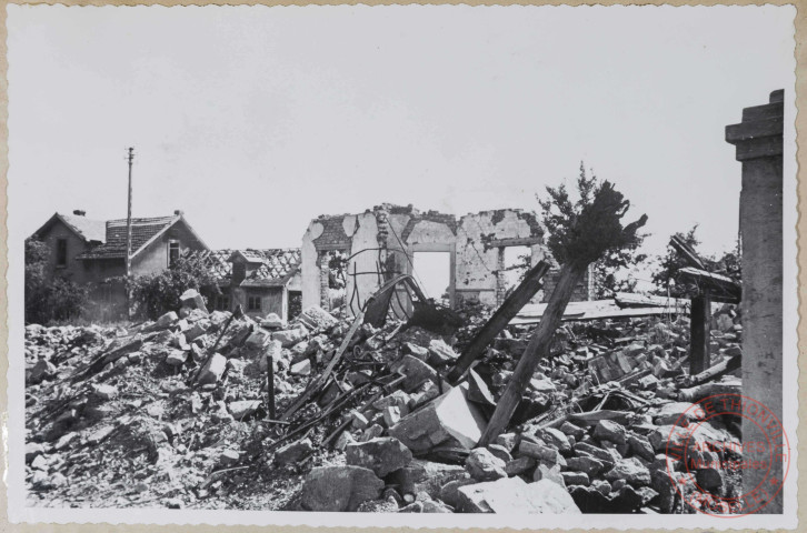 30 route de Metz à Thionville. Maison totalement détruite par une bombe.