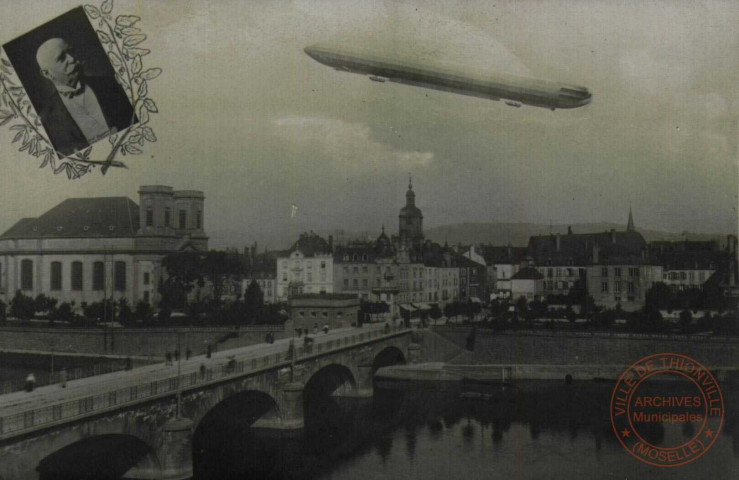 [Thionville - Zeppelin - la Moselle - Pont des alliés et Hôtel de ville - Nicolas Crauser en médaillon]