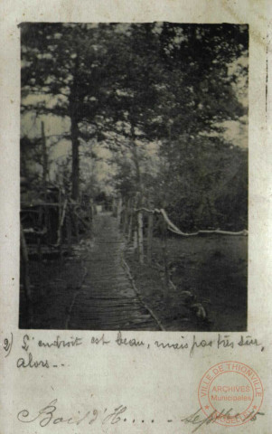 [Guerre de 1914 - La passerelle dans le bois d'Hanzy]