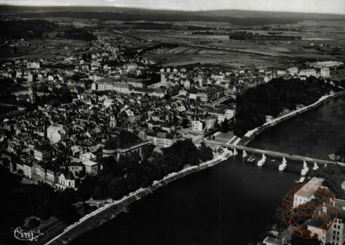 Thionville (Moselle) - Vue aérienne générale et la Moselle