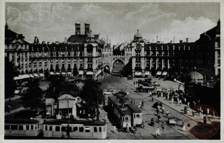 München. Stachus mit Karlstor.